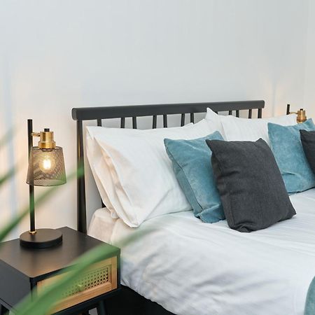 Beautiful 3 Bed Apartment In Bonchurch - Nr Ventnor - Large Outside Terrace & Parking - Dog Friendly - The Perfect Choice For Couples, Friends, Families - 5 Mins To Beach 외부 사진