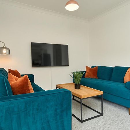 Beautiful 3 Bed Apartment In Bonchurch - Nr Ventnor - Large Outside Terrace & Parking - Dog Friendly - The Perfect Choice For Couples, Friends, Families - 5 Mins To Beach 외부 사진