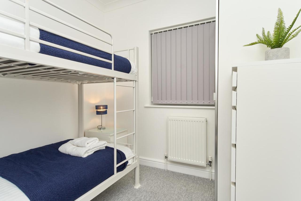 Beautiful 3 Bed Apartment In Bonchurch - Nr Ventnor - Large Outside Terrace & Parking - Dog Friendly - The Perfect Choice For Couples, Friends, Families - 5 Mins To Beach 외부 사진
