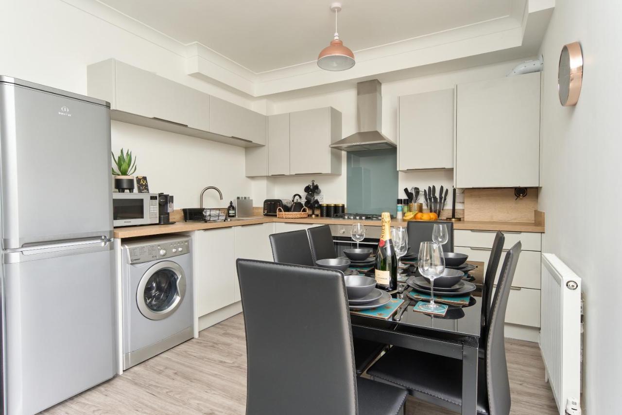 Beautiful 3 Bed Apartment In Bonchurch - Nr Ventnor - Large Outside Terrace & Parking - Dog Friendly - The Perfect Choice For Couples, Friends, Families - 5 Mins To Beach 외부 사진