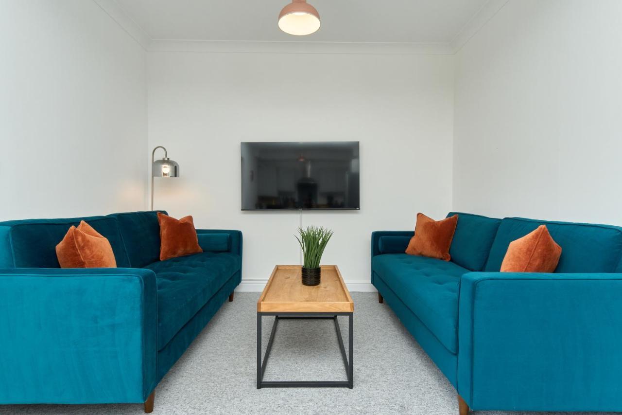 Beautiful 3 Bed Apartment In Bonchurch - Nr Ventnor - Large Outside Terrace & Parking - Dog Friendly - The Perfect Choice For Couples, Friends, Families - 5 Mins To Beach 외부 사진