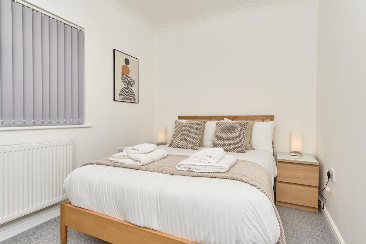 Beautiful 3 Bed Apartment In Bonchurch - Nr Ventnor - Large Outside Terrace & Parking - Dog Friendly - The Perfect Choice For Couples, Friends, Families - 5 Mins To Beach 외부 사진