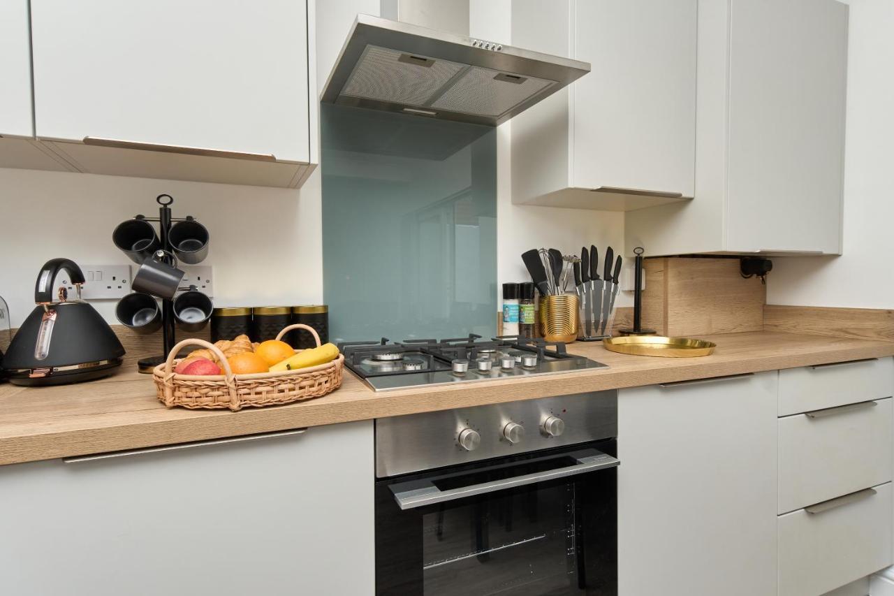 Beautiful 3 Bed Apartment In Bonchurch - Nr Ventnor - Large Outside Terrace & Parking - Dog Friendly - The Perfect Choice For Couples, Friends, Families - 5 Mins To Beach 외부 사진