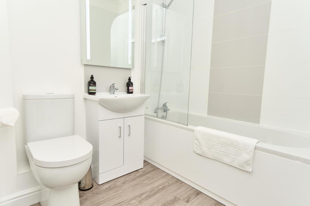 Beautiful 3 Bed Apartment In Bonchurch - Nr Ventnor - Large Outside Terrace & Parking - Dog Friendly - The Perfect Choice For Couples, Friends, Families - 5 Mins To Beach 외부 사진