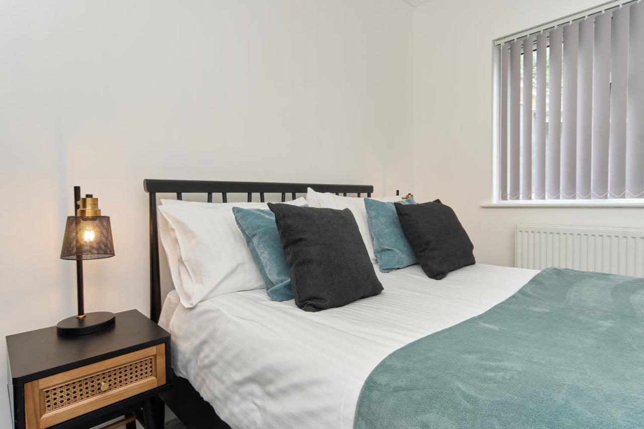 Beautiful 3 Bed Apartment In Bonchurch - Nr Ventnor - Large Outside Terrace & Parking - Dog Friendly - The Perfect Choice For Couples, Friends, Families - 5 Mins To Beach 외부 사진