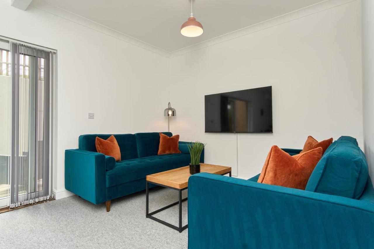 Beautiful 3 Bed Apartment In Bonchurch - Nr Ventnor - Large Outside Terrace & Parking - Dog Friendly - The Perfect Choice For Couples, Friends, Families - 5 Mins To Beach 외부 사진