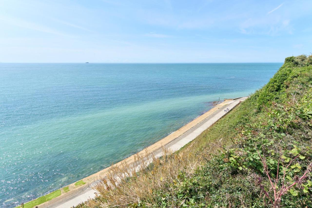 Beautiful 3 Bed Apartment In Bonchurch - Nr Ventnor - Large Outside Terrace & Parking - Dog Friendly - The Perfect Choice For Couples, Friends, Families - 5 Mins To Beach 외부 사진