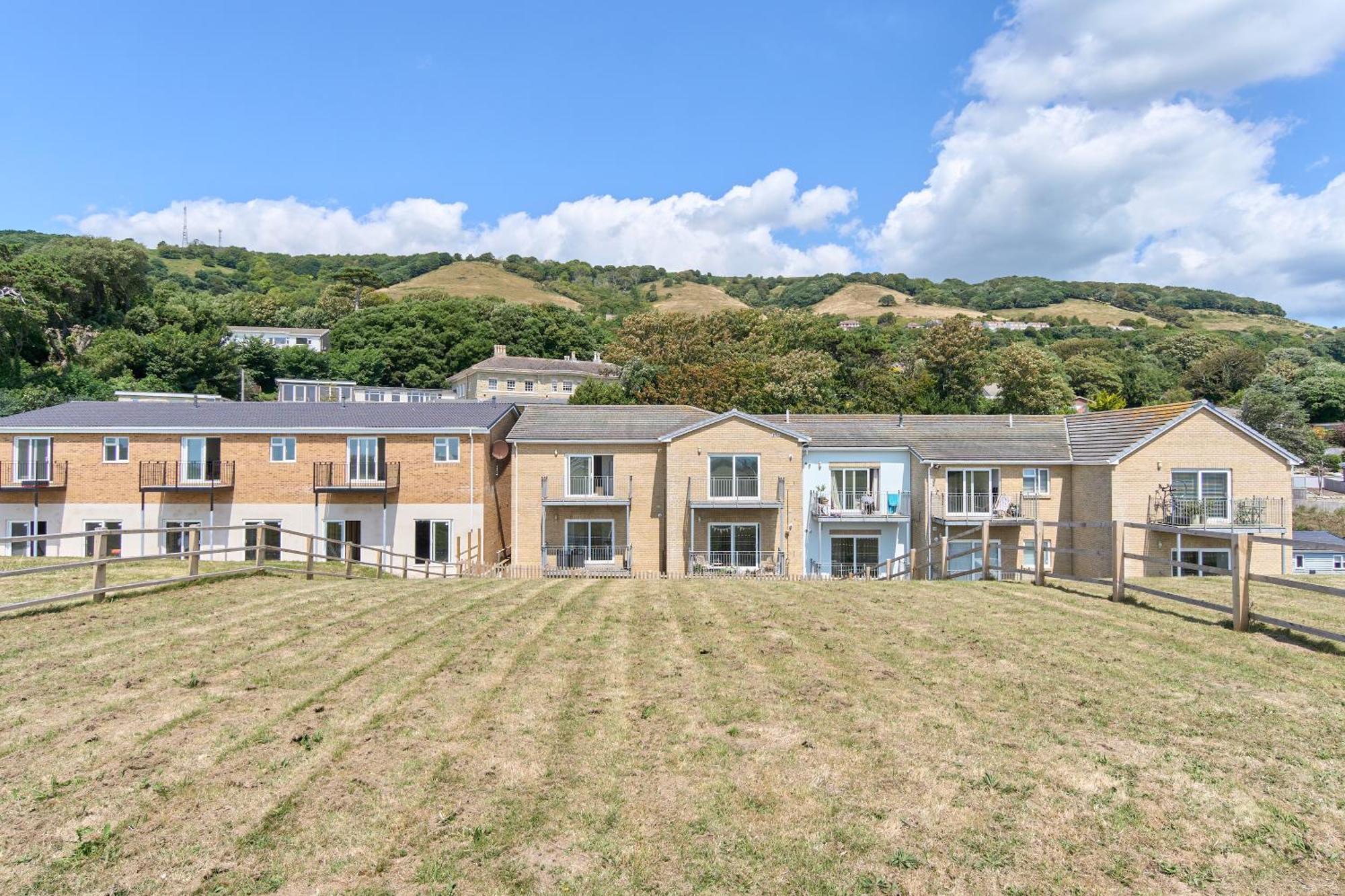 Beautiful 3 Bed Apartment In Bonchurch - Nr Ventnor - Large Outside Terrace & Parking - Dog Friendly - The Perfect Choice For Couples, Friends, Families - 5 Mins To Beach 외부 사진